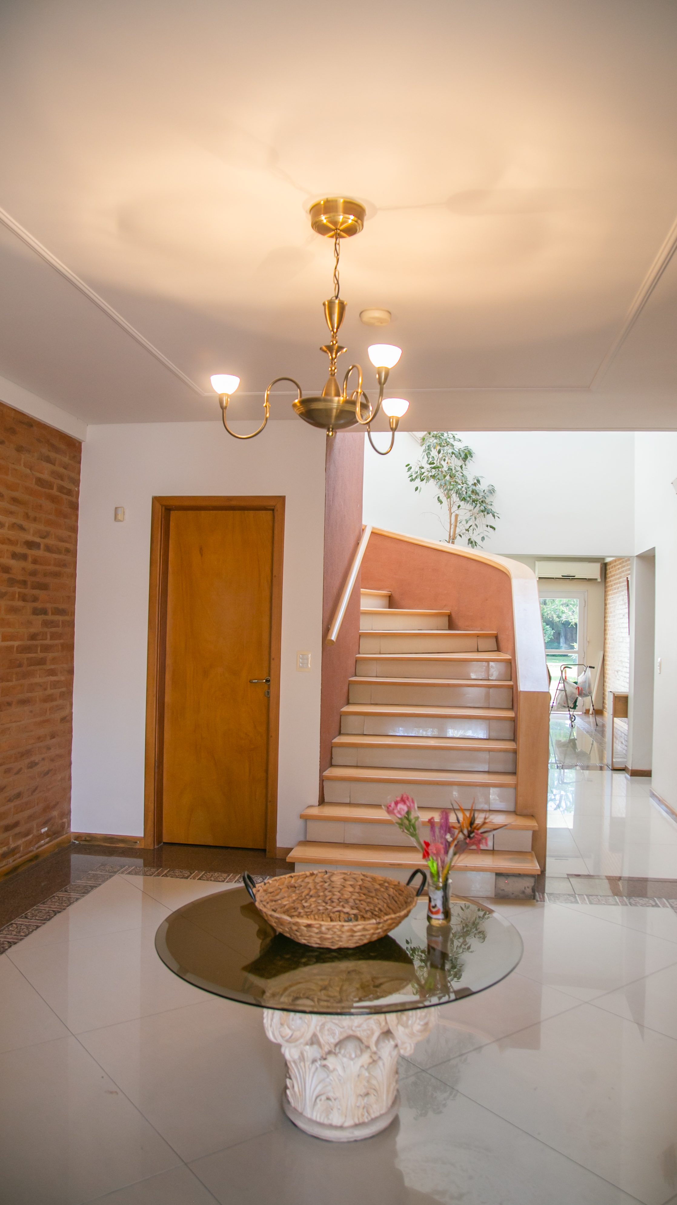 Interior amplio y cuidado de la residencia